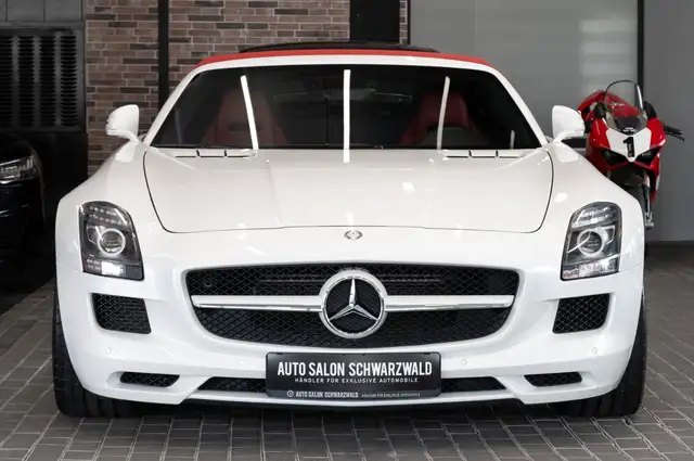 Mercedes-Benz SLS view 5