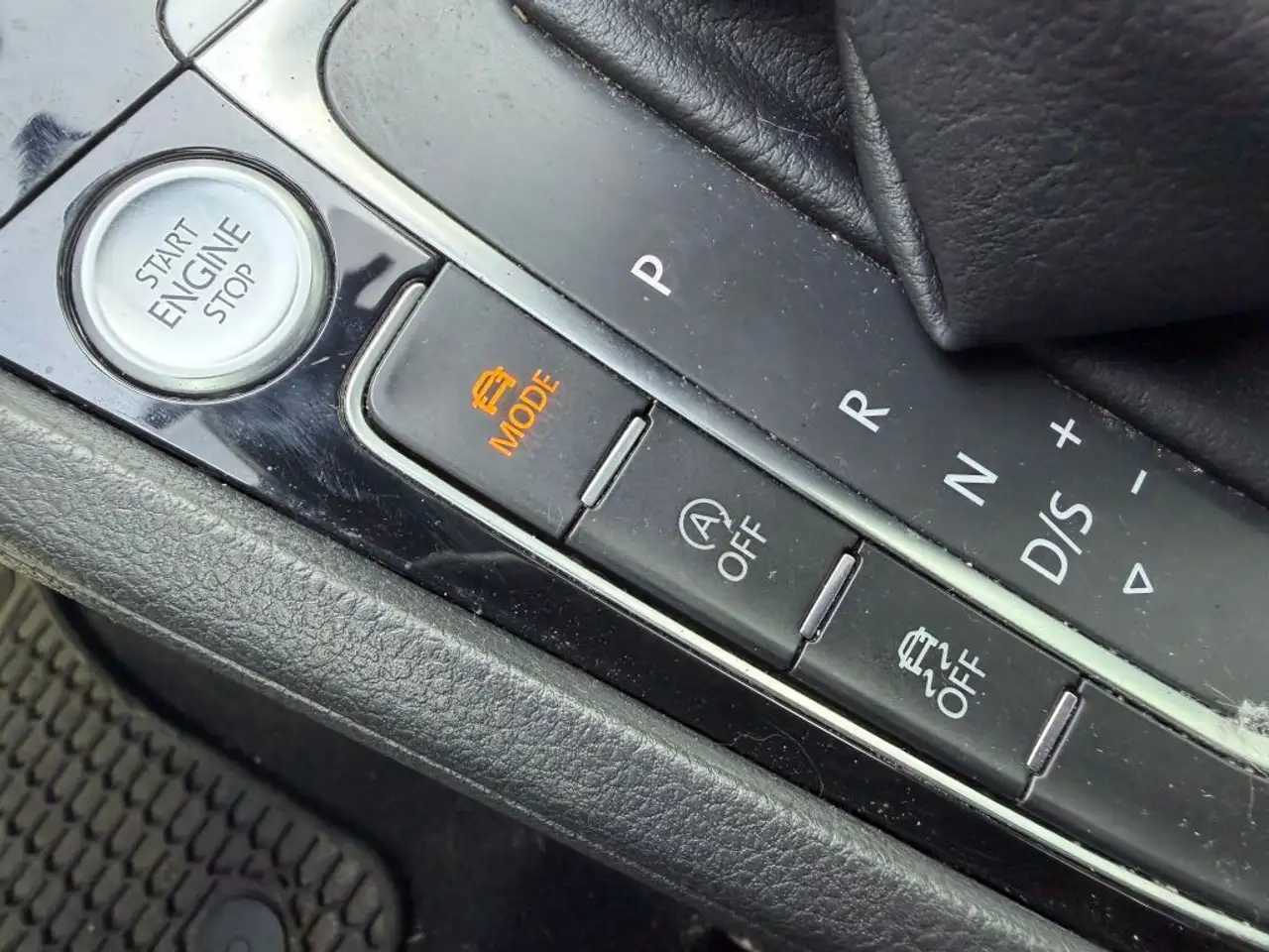 Volkswagen Golf GTI снимка Volkswagen Golf GTI