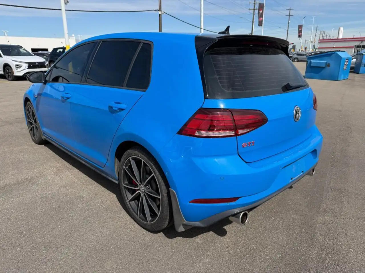 Volkswagen Golf GTI снимка Volkswagen Golf GTI