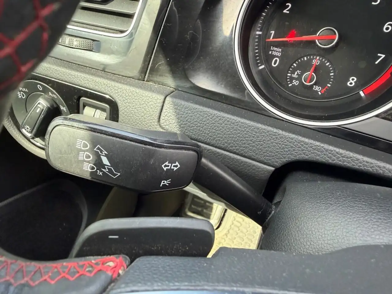 Volkswagen Golf GTI снимка Volkswagen Golf GTI