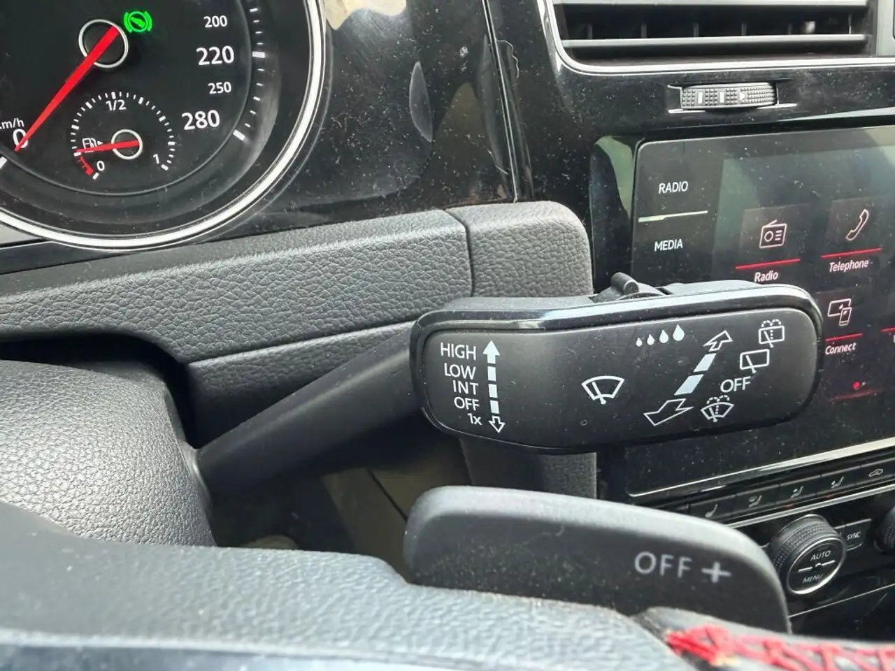 Volkswagen Golf GTI снимка Volkswagen Golf GTI