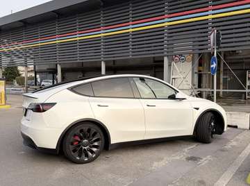 Performance Dual Motor awd