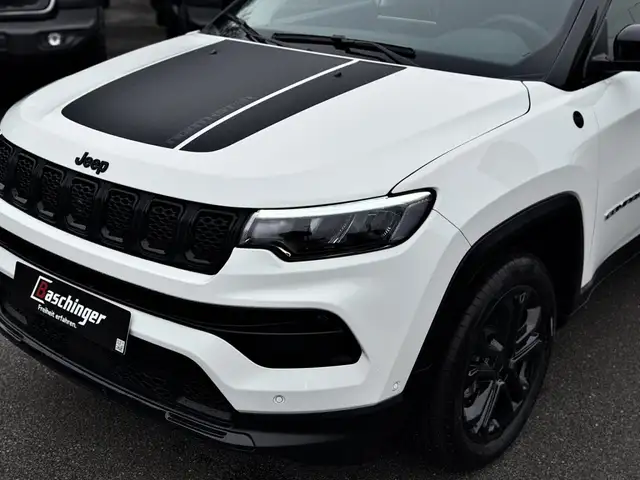 Jeep Compass view 3