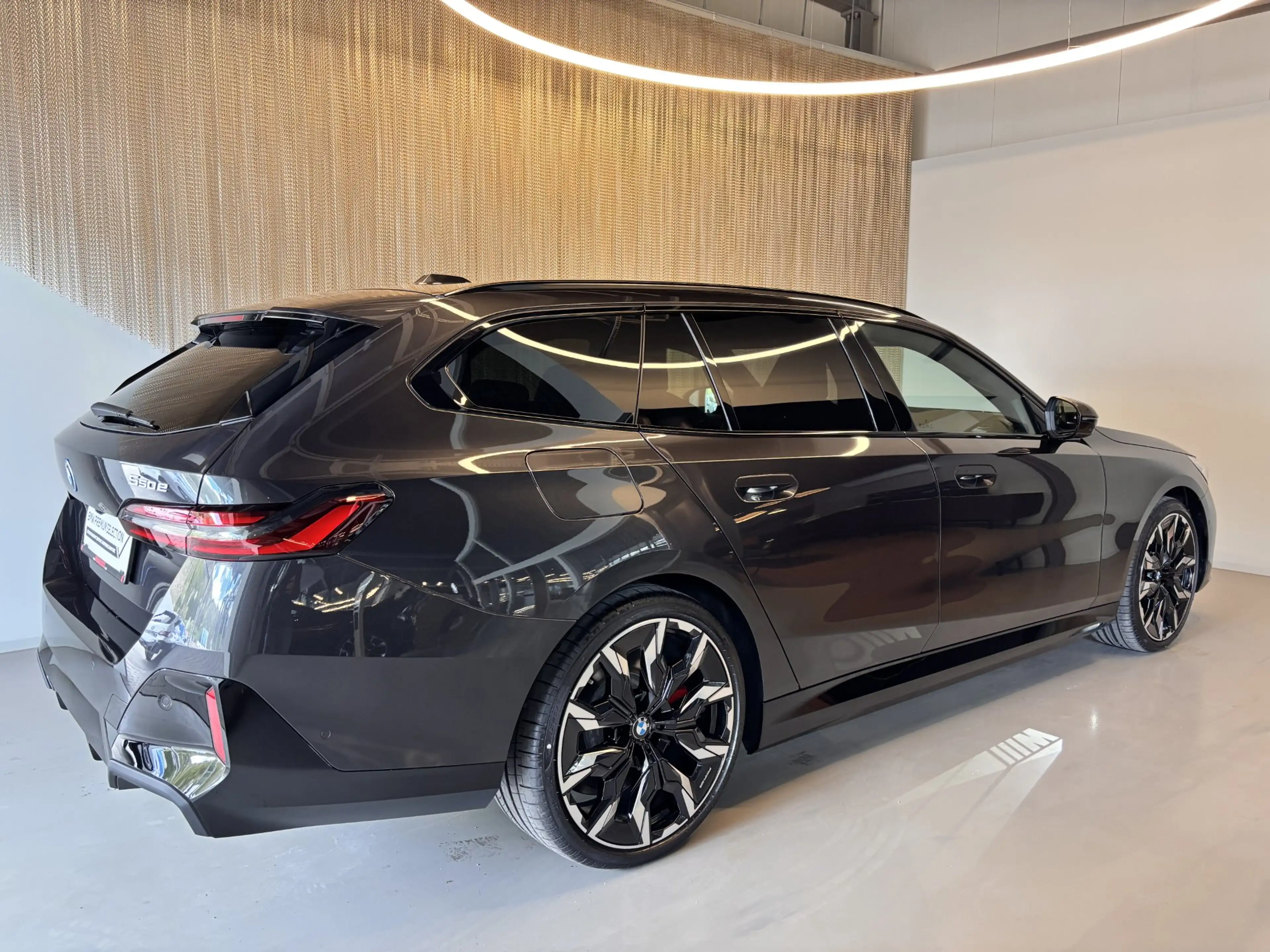 BMW 550 e xDrive — photo 5