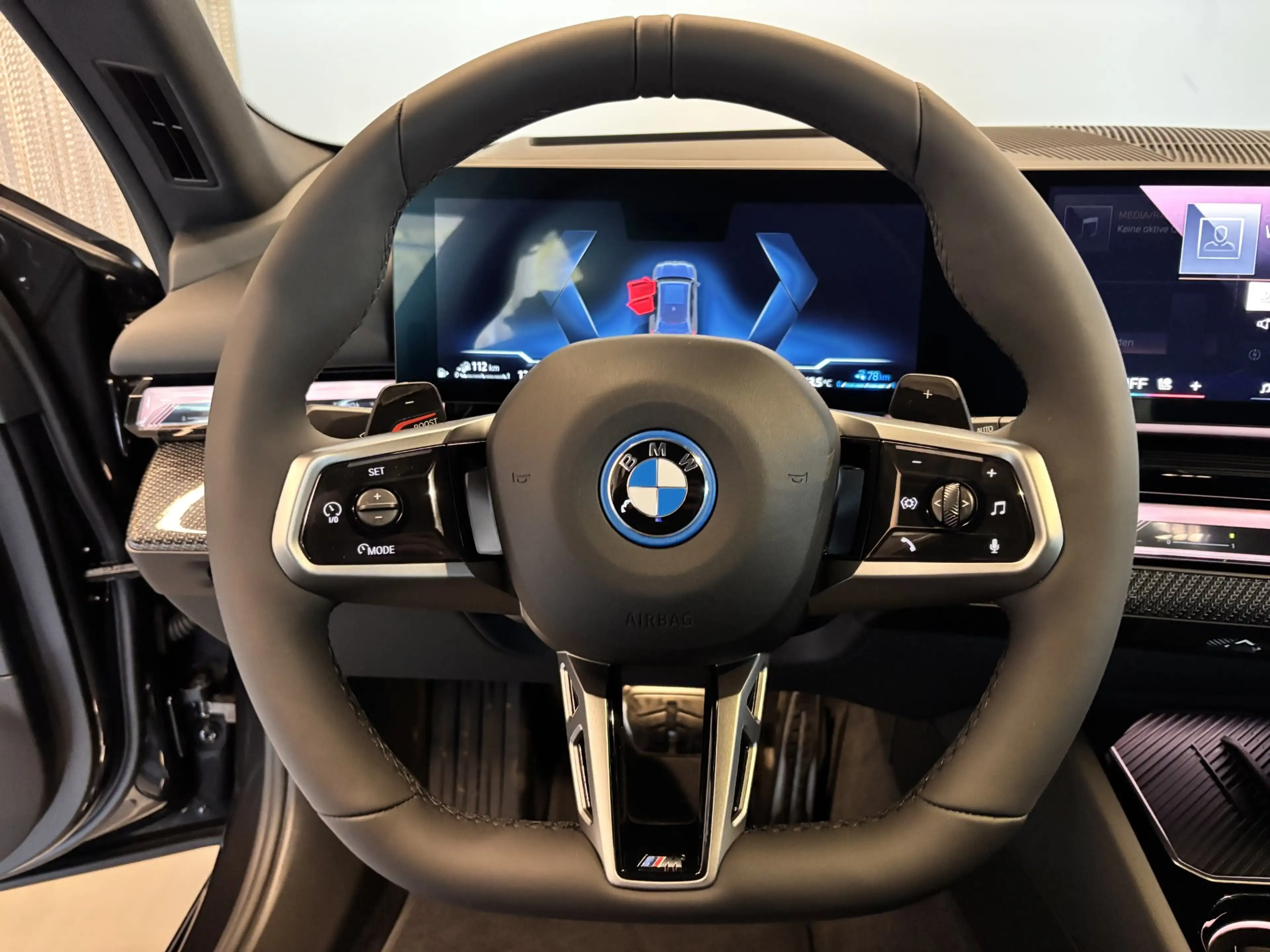BMW 550 e xDrive — photo 10