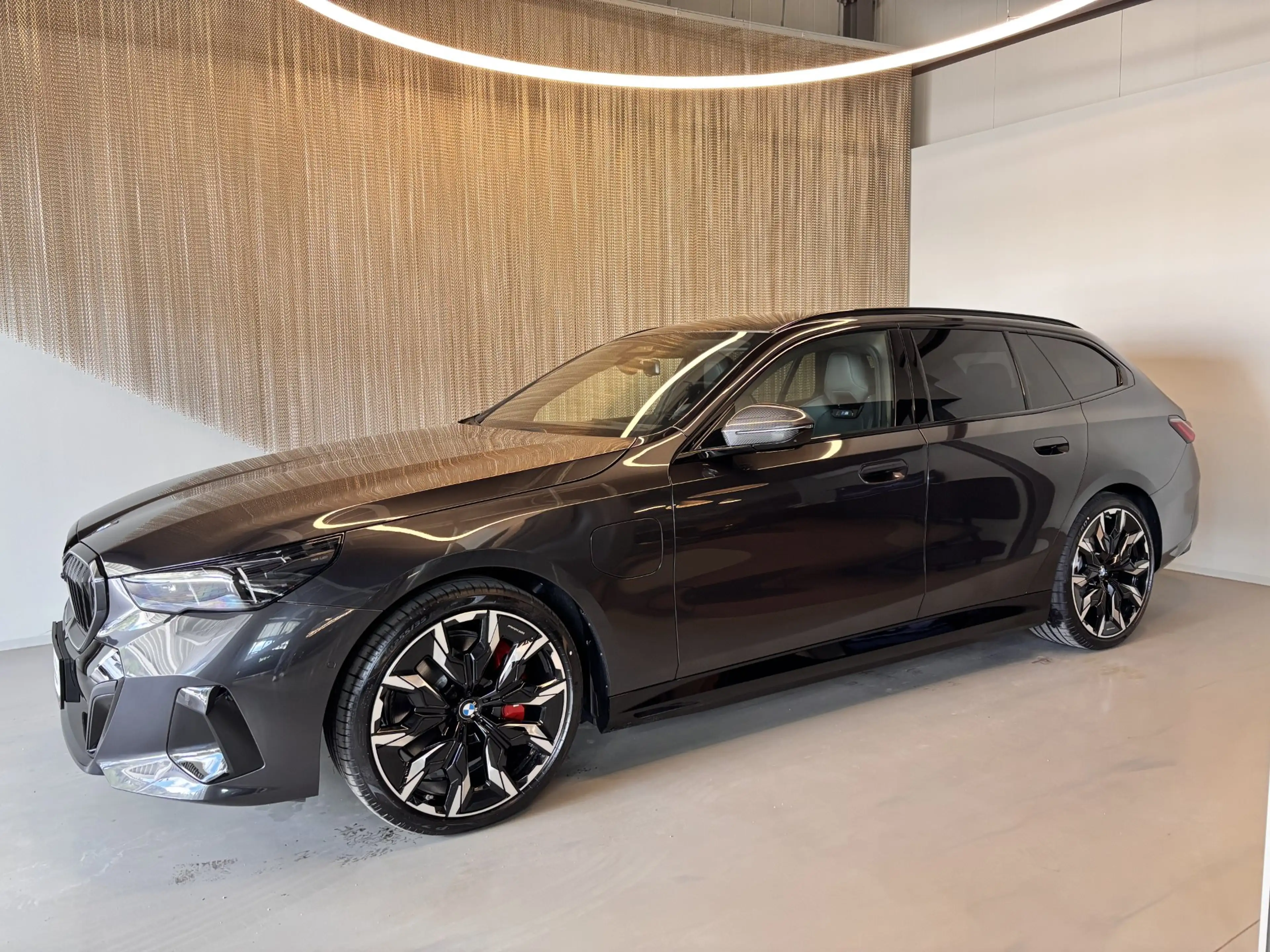BMW 550 e xDrive — photo 3