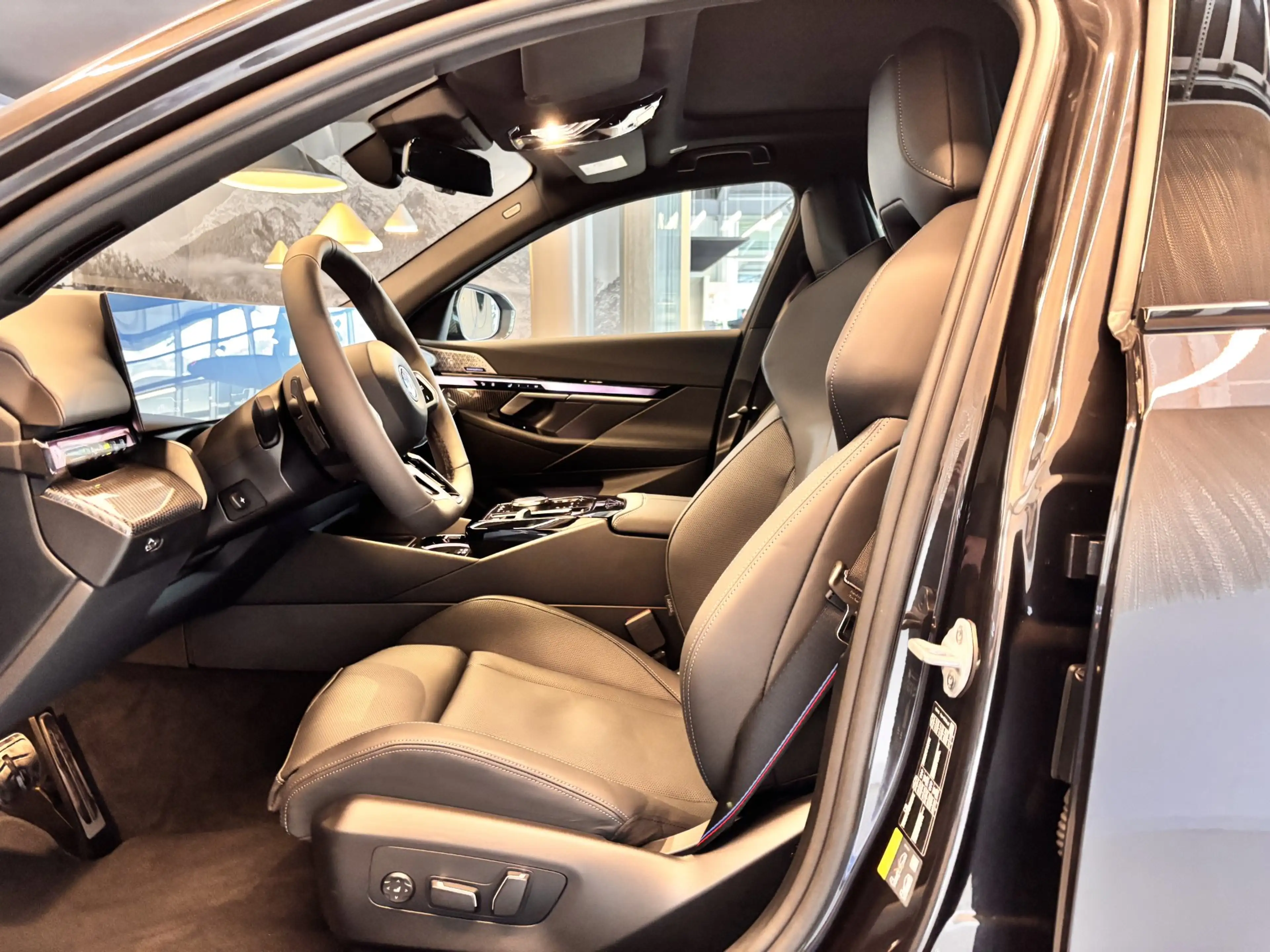 BMW 550 e xDrive — photo 8