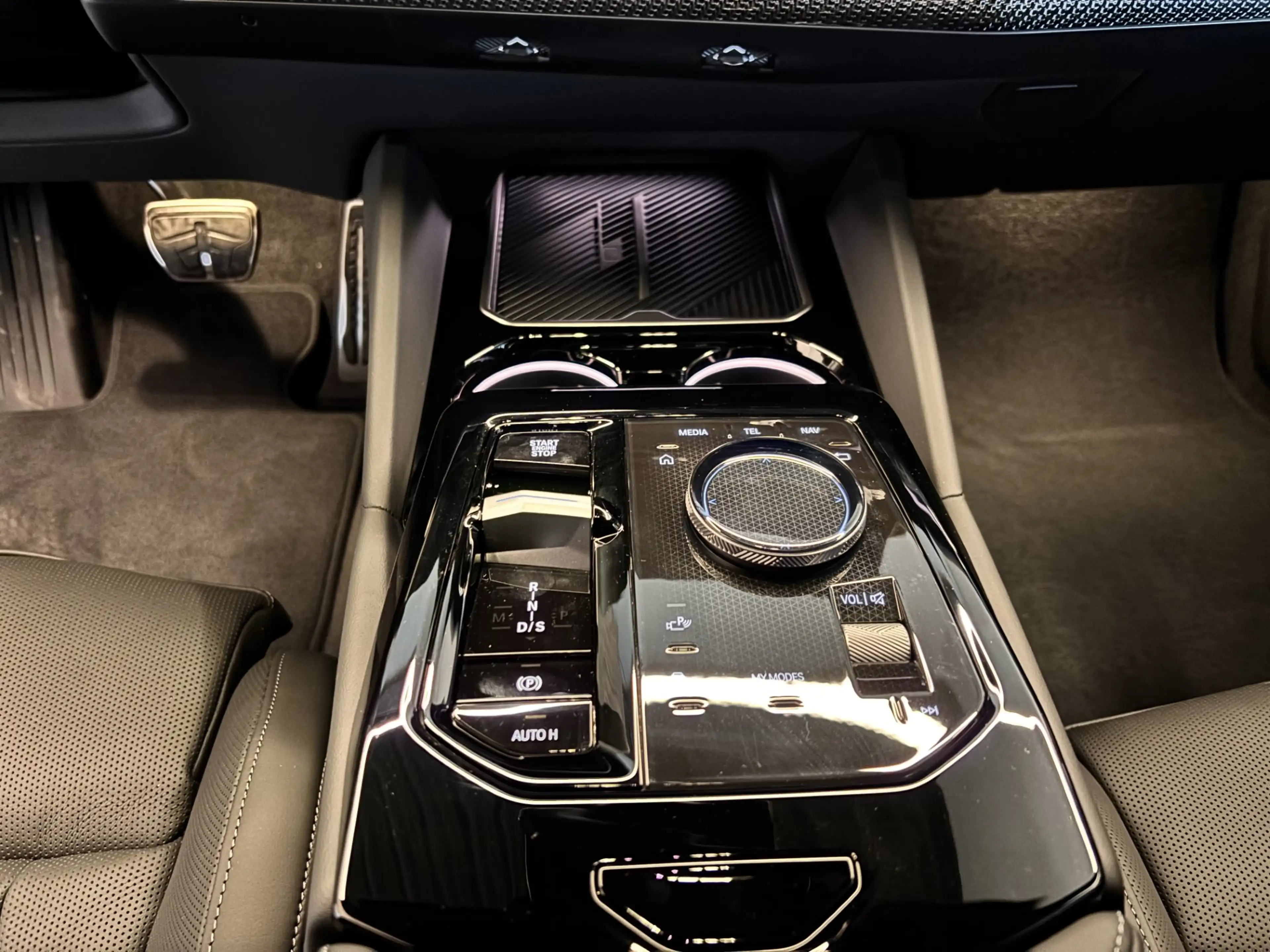 BMW 550 e xDrive — photo 13