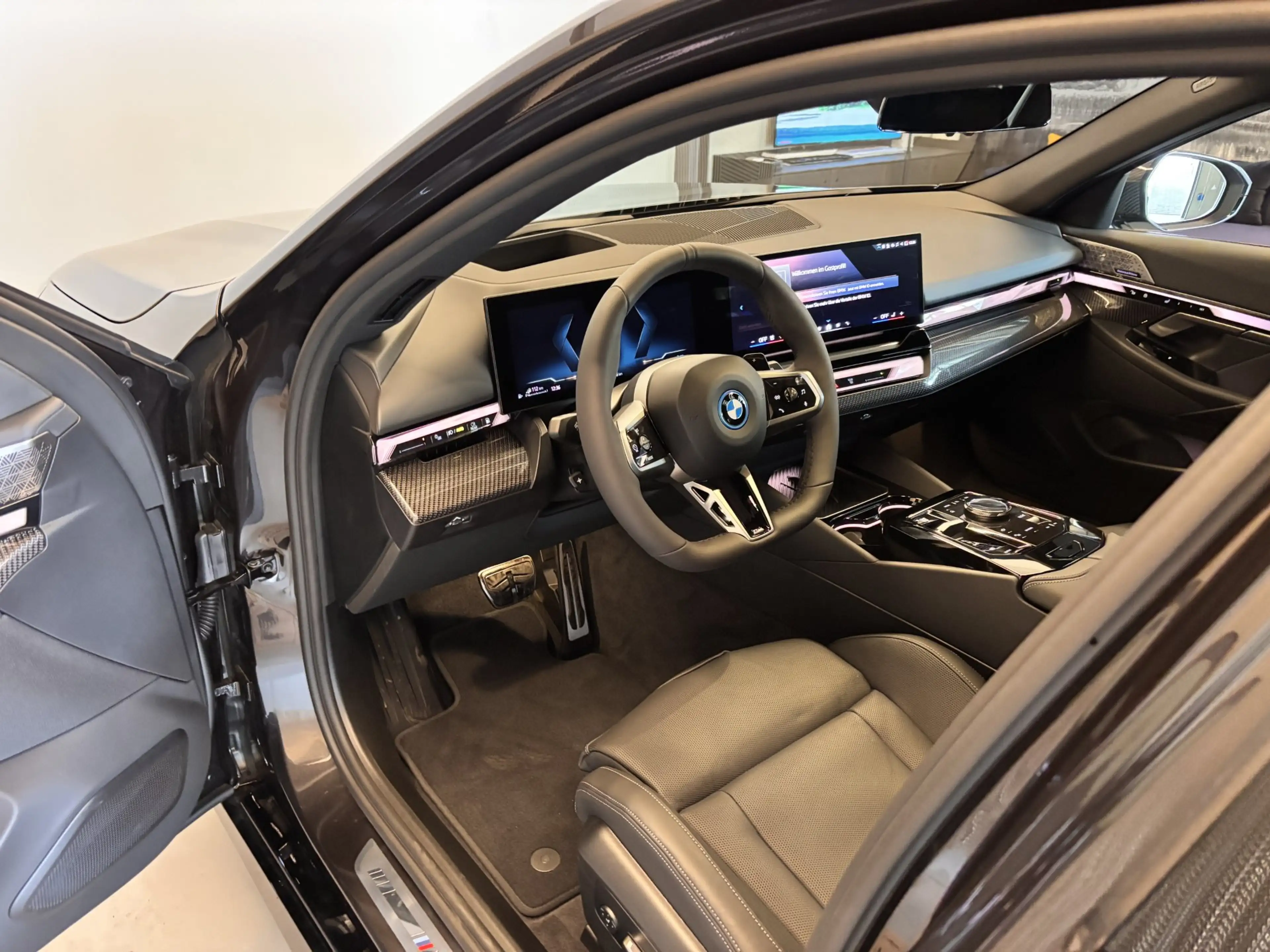 BMW 550 e xDrive — photo 9