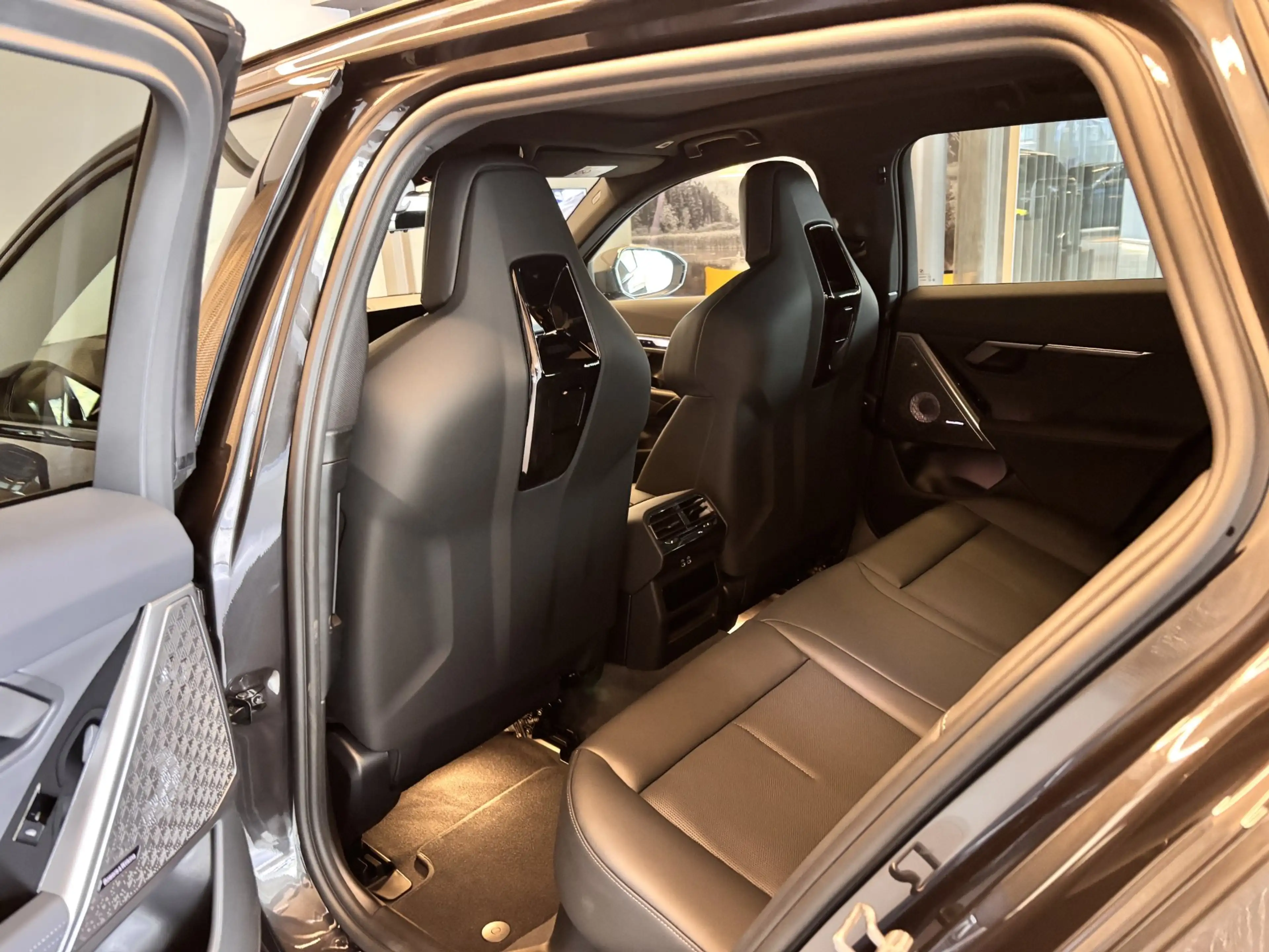 BMW 550 e xDrive — photo 15