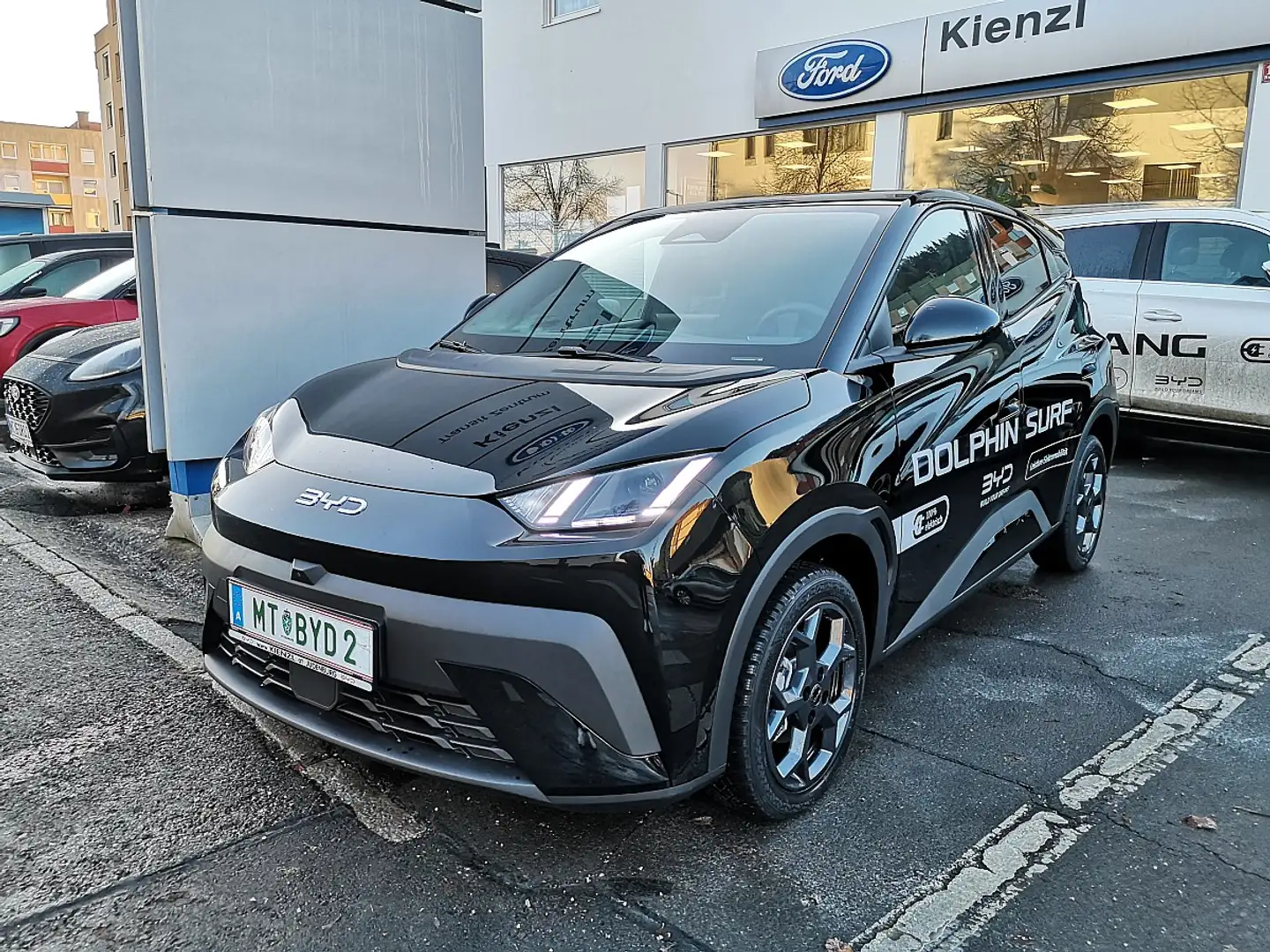 BYD Dolphin Surf 43,2 kWh Comfort Österreich Paket Schwarz - 1