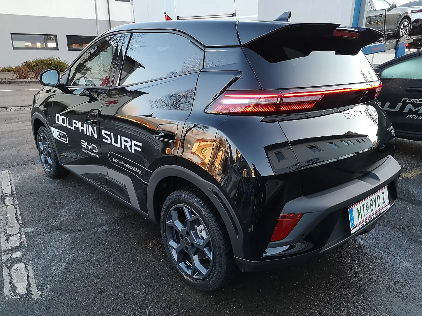 BYD Dolphin Surf 43,2 kWh Comfort Österreich Paket Schwarz - 2