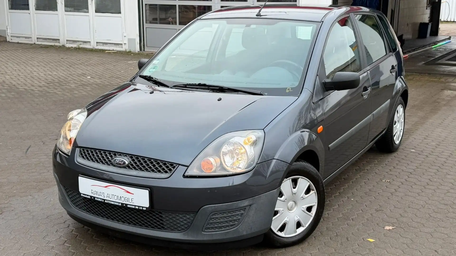 Ford Fiesta Ambiente Grau - 1