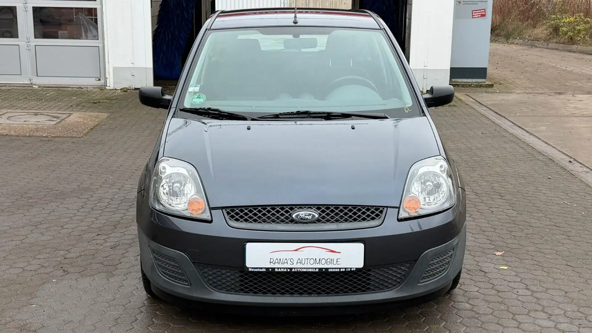 Ford Fiesta Ambiente Grau - 2