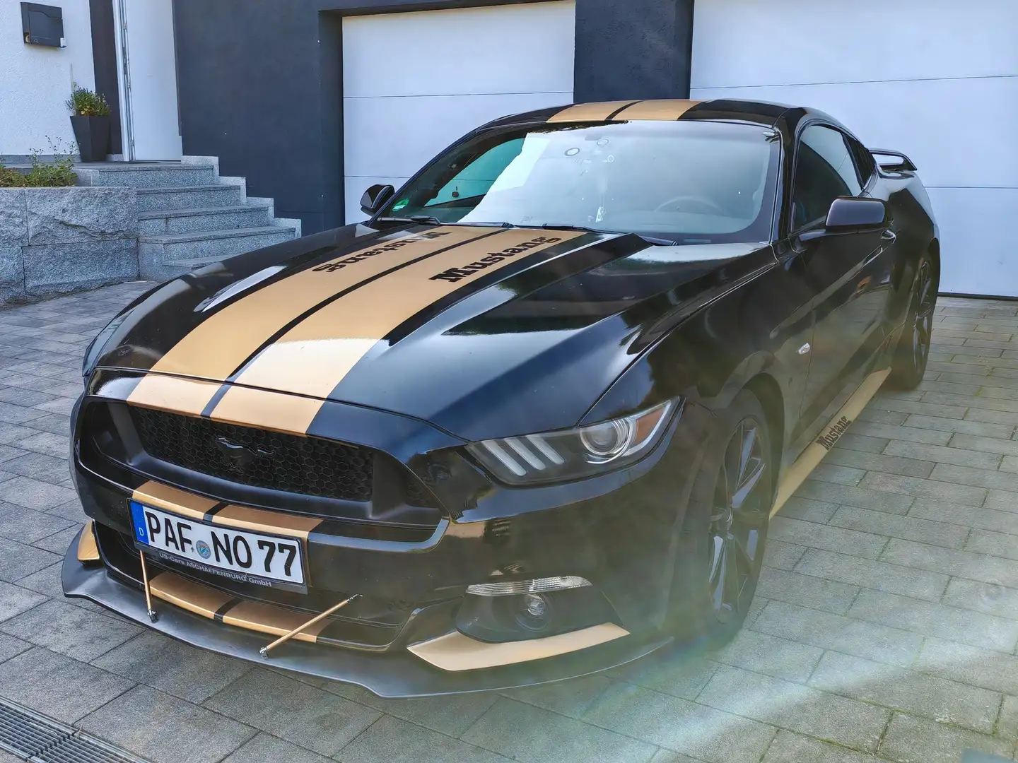 Ford Mustang 3.7 V6 Coupe Blau - 1