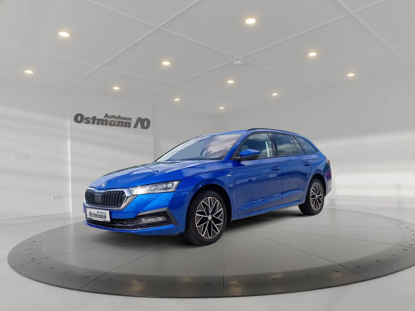 Skoda Octavia Combi 2.0 TDI Clever AHK MATRIX NAVI KAM Blau - 1