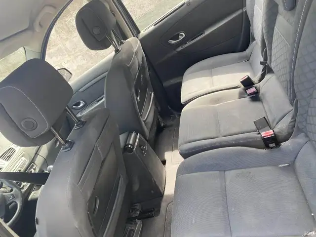 Renault Scenic view 12