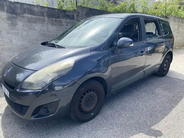 Renault Scenic view 3