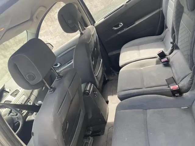 Renault Scenic view 13