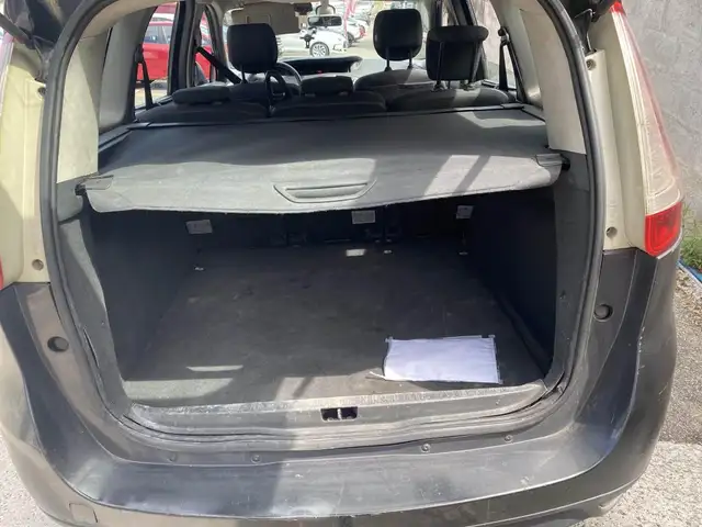 Renault Scenic view 11