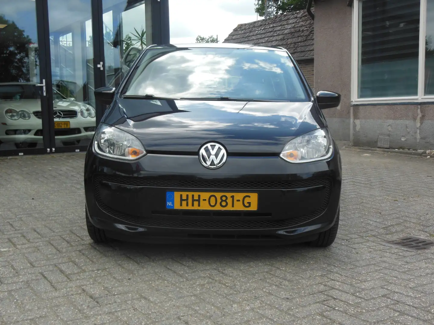 Volkswagen up! 1.0 move up! BlueMotion Staat in De Krim Noir - 2