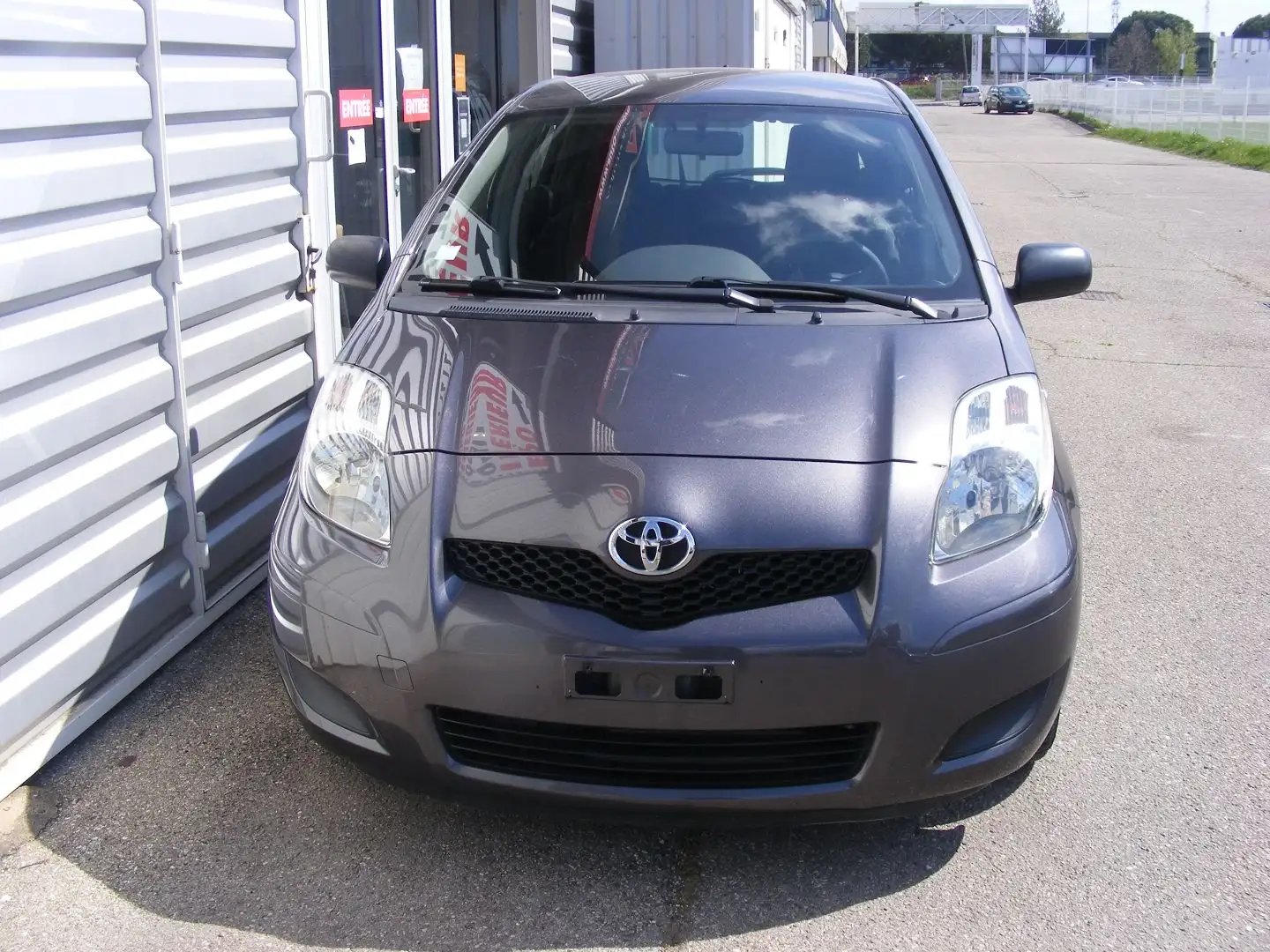 Toyota Yaris 100 VVT-I CONFORT 5P - 2