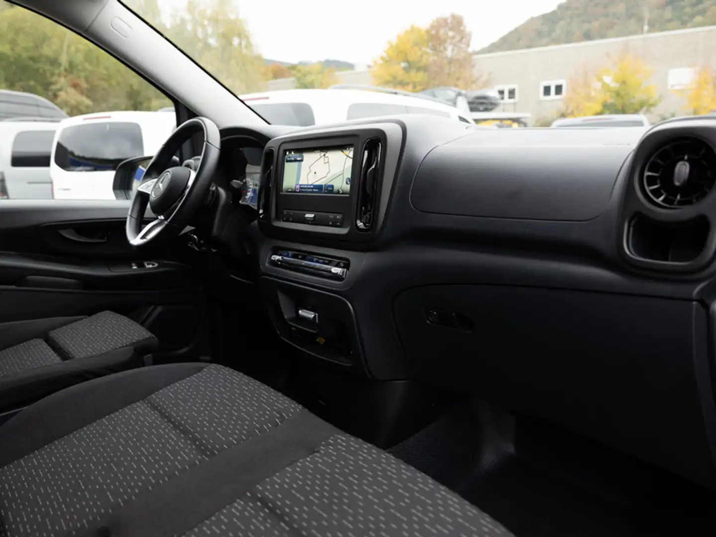 Mercedes-Benz Vito 119 Tourer/PRO/MOPF/Navi/MBUX/Totw/SHZ/Temp Silber - 2