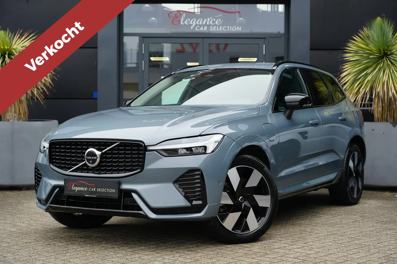 Volvo XC60 2.0 T8 Plug-in hybrid AWD Plus Dark 455pk Panorama Gris - 1
