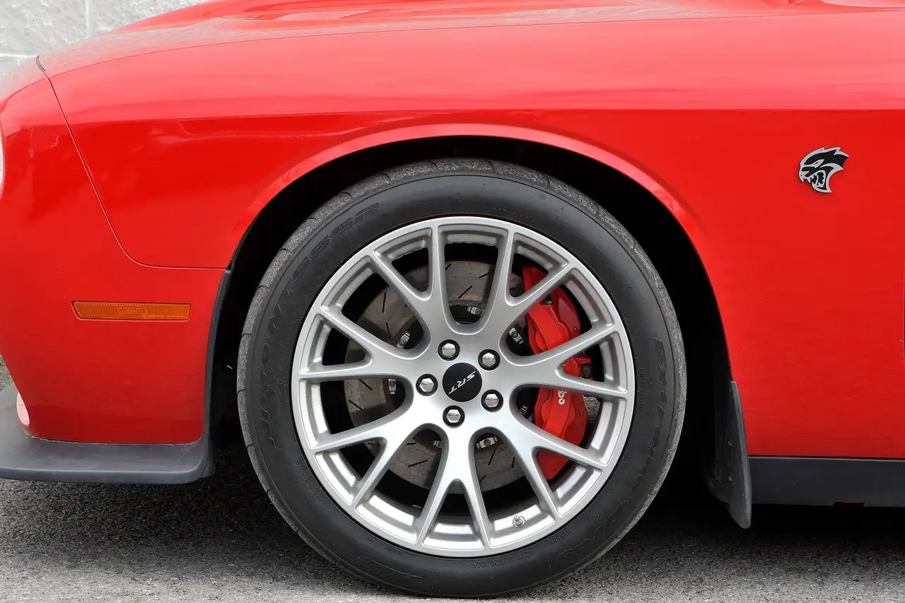 Dodge Challenger снимка Dodge Challenger