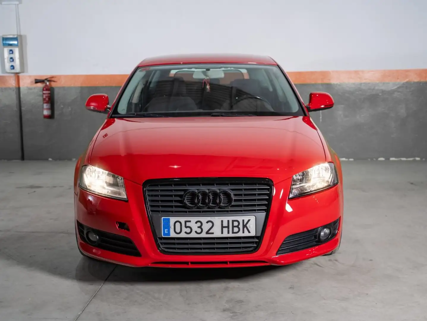 Audi A3 Sportback 2.0TDI Ambiente Rojo - 2
