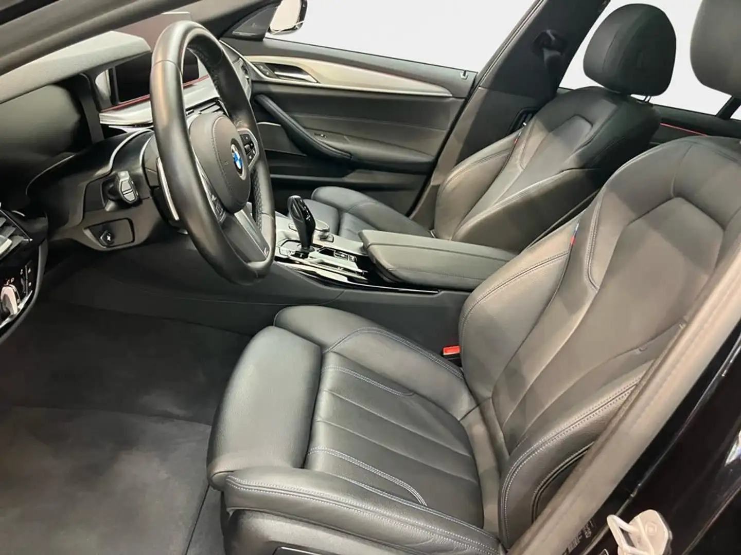 BMW 530 M Sport Schwarz - 2