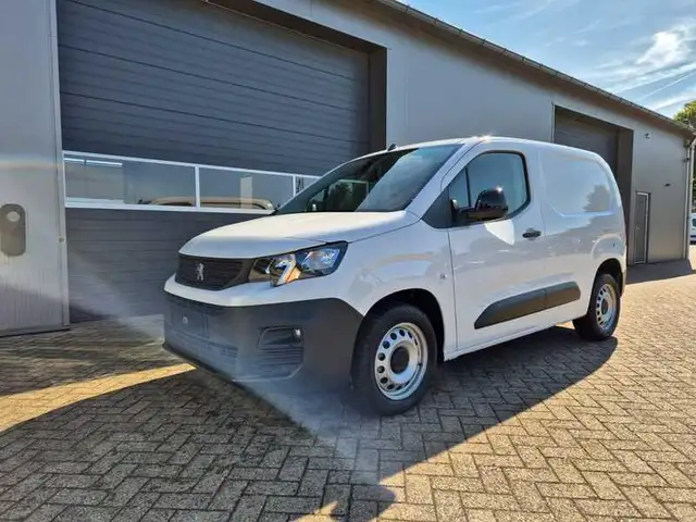 Peugeot Partner 1.5 BlueHDI 102PS 2-Sitzer AHK Klima Radio Apple C