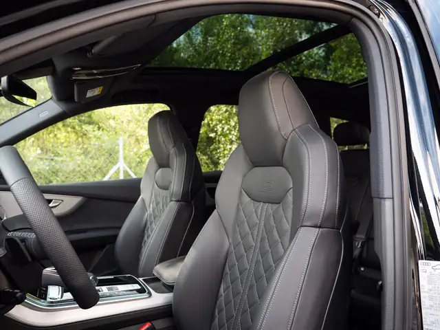 Audi Q7 view 28