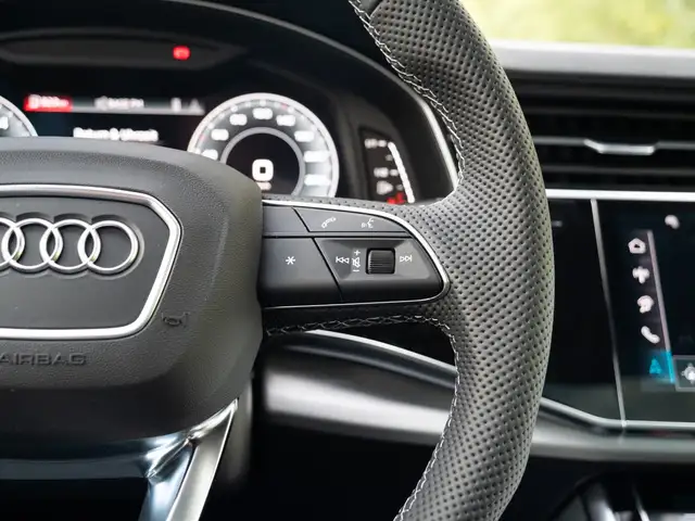 Audi Q7 view 21