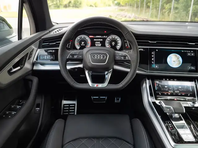 Audi Q7 view 17