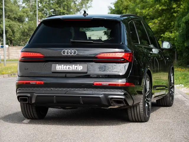 Audi Q7 view 6