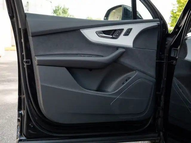 Audi Q7 view 25