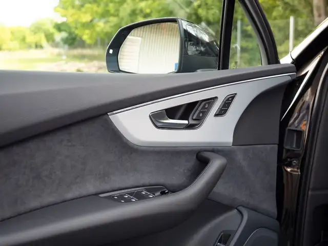 Audi Q7 view 26