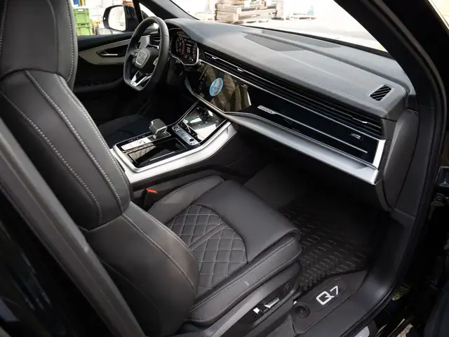 Audi Q7 view 29