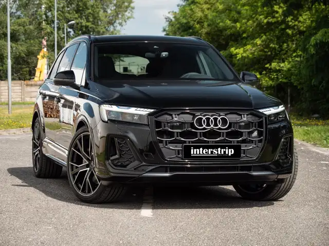 Audi Q7 view 3