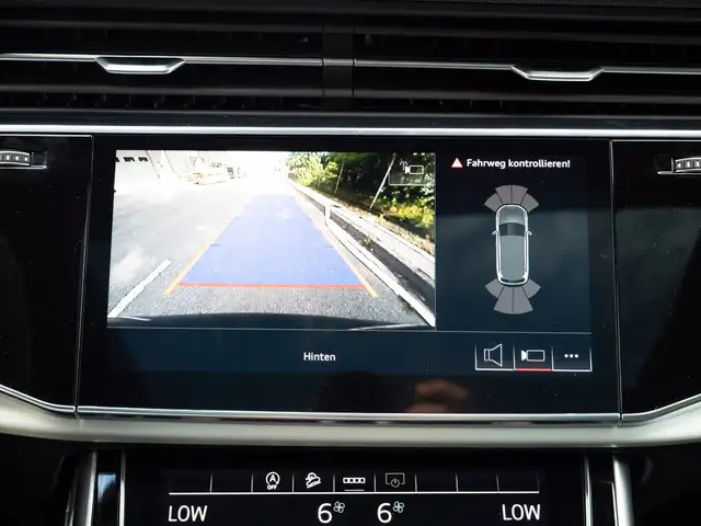 Audi Q7 view 24