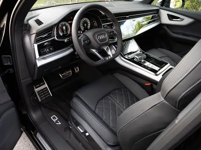 Audi Q7 view 15