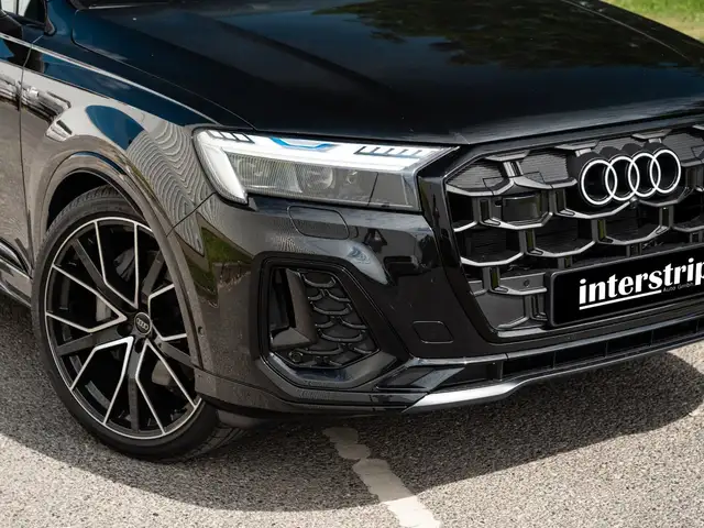 Audi Q7 view 7