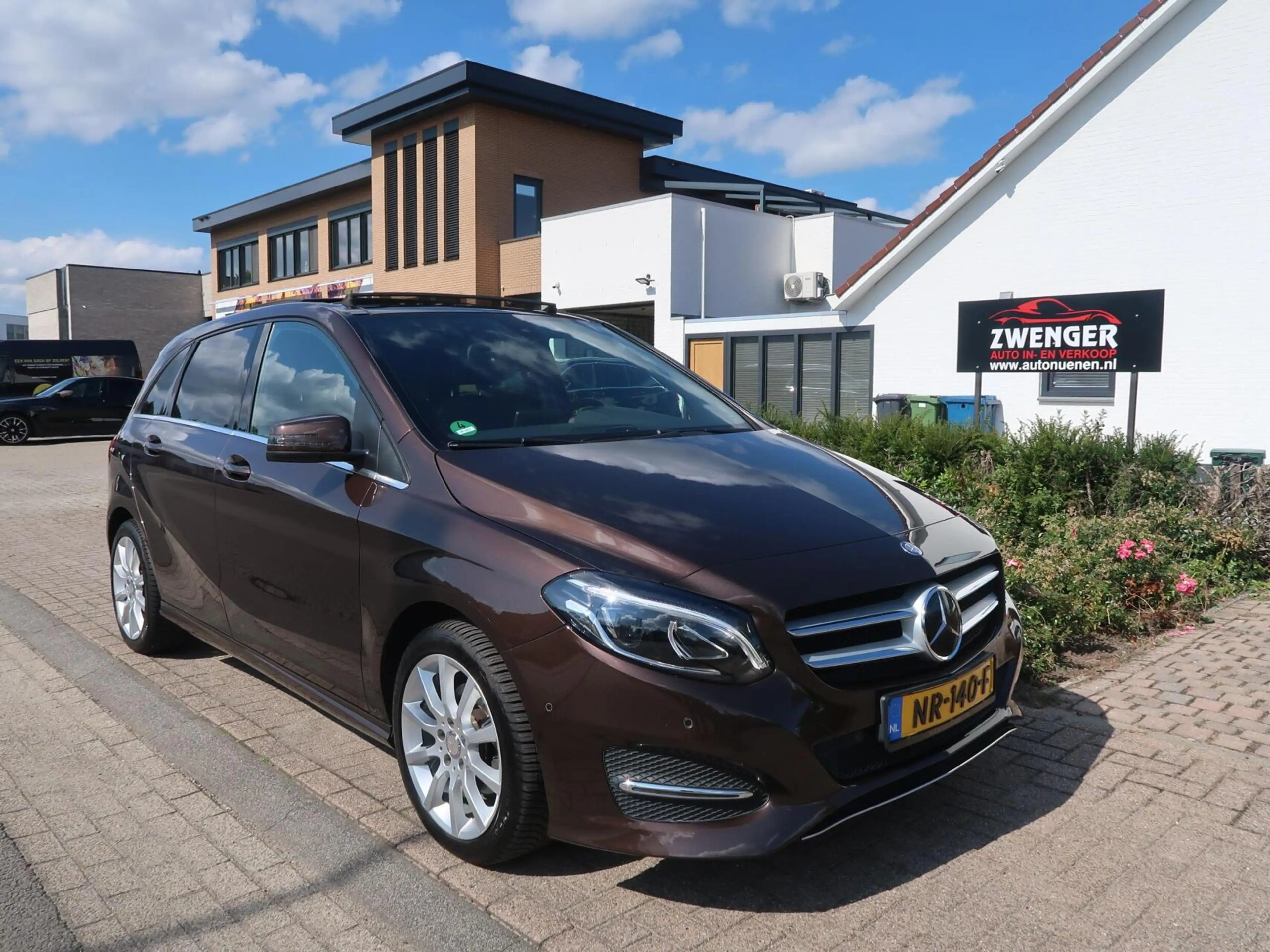 Mercedes-Benz B 180 Sport AUT F-1 PANORAMADAK|TREKHAAK|MEMORY|CAMERA|A — photo 4