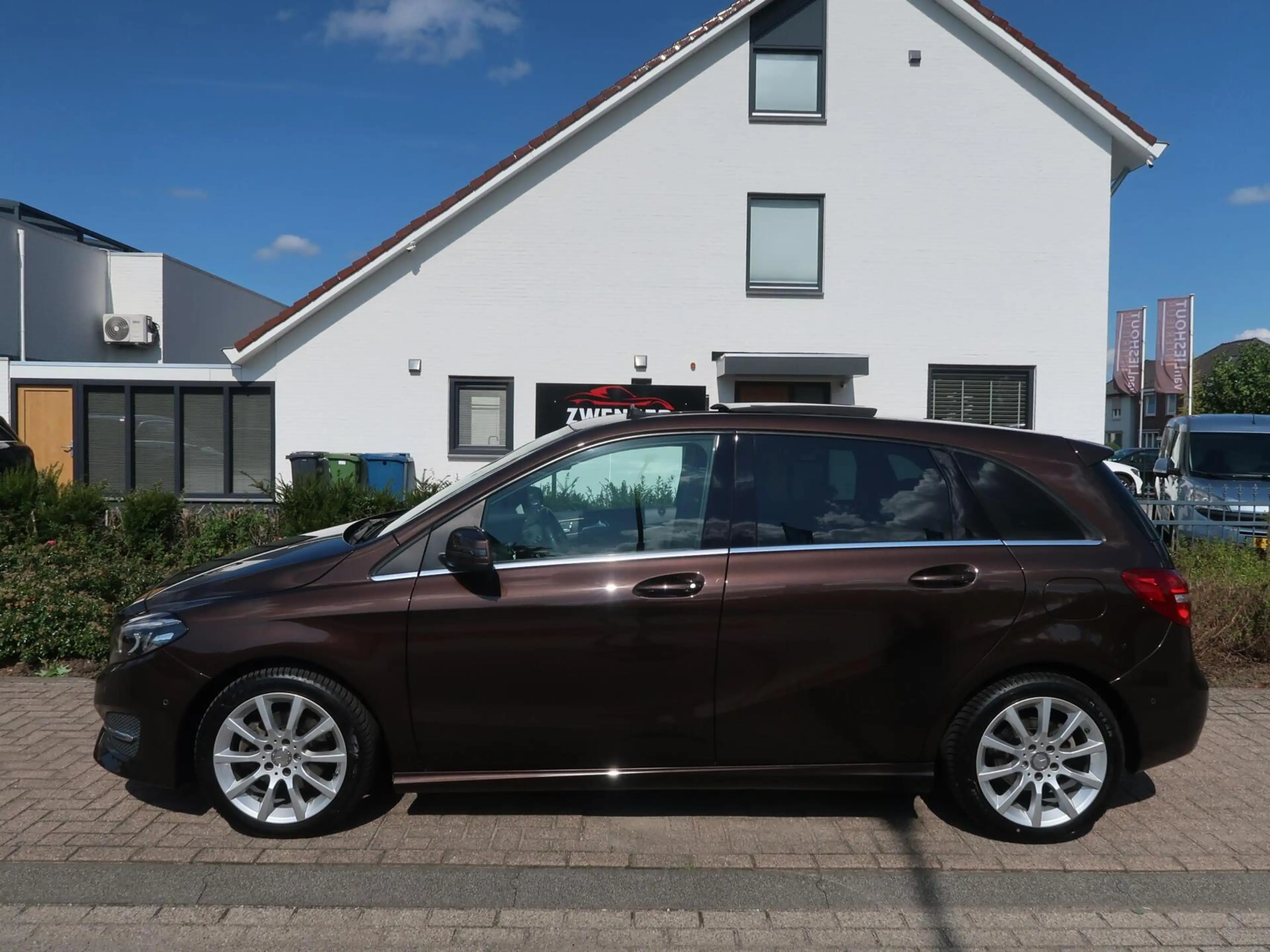 Mercedes-Benz B 180 Sport AUT F-1 PANORAMADAK|TREKHAAK|MEMORY|CAMERA|A — photo 2