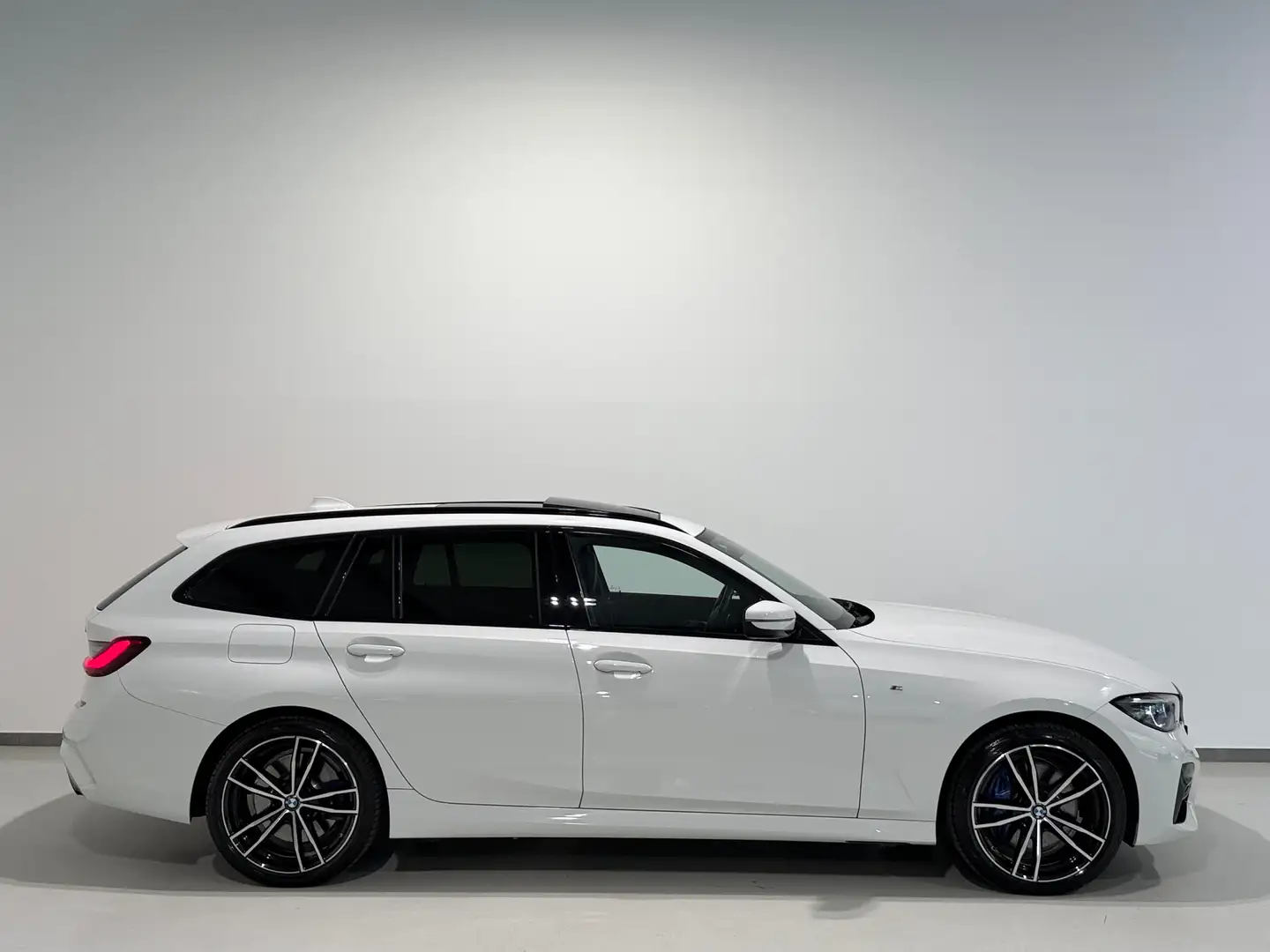 BMW 330 e xDrive G21 Aut/M-Sport/Panorama/HEAD-UP/AHK/Lase Weiß - 2