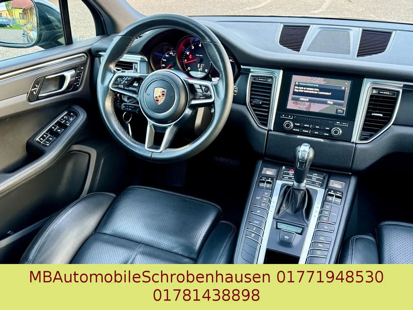 Porsche Macan Sportpaket Schwarz - 2