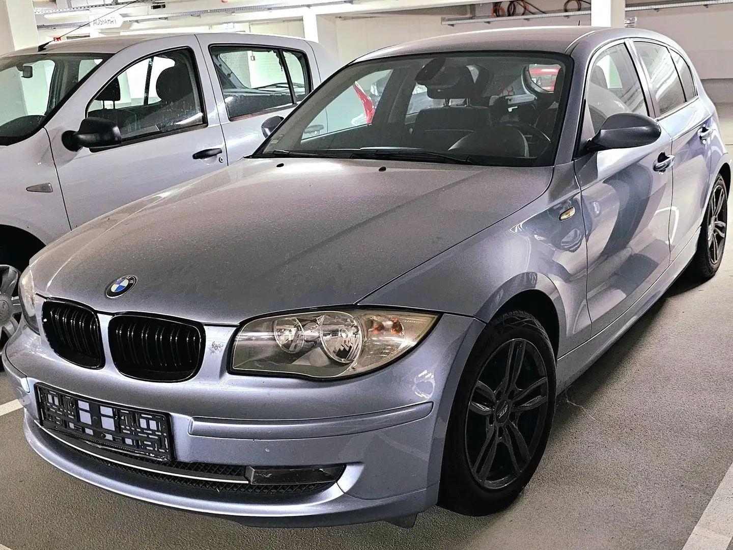 BMW 118 BMW 1er 118i Tempomat, Klimaanlage, Parksensoren Silver - 2