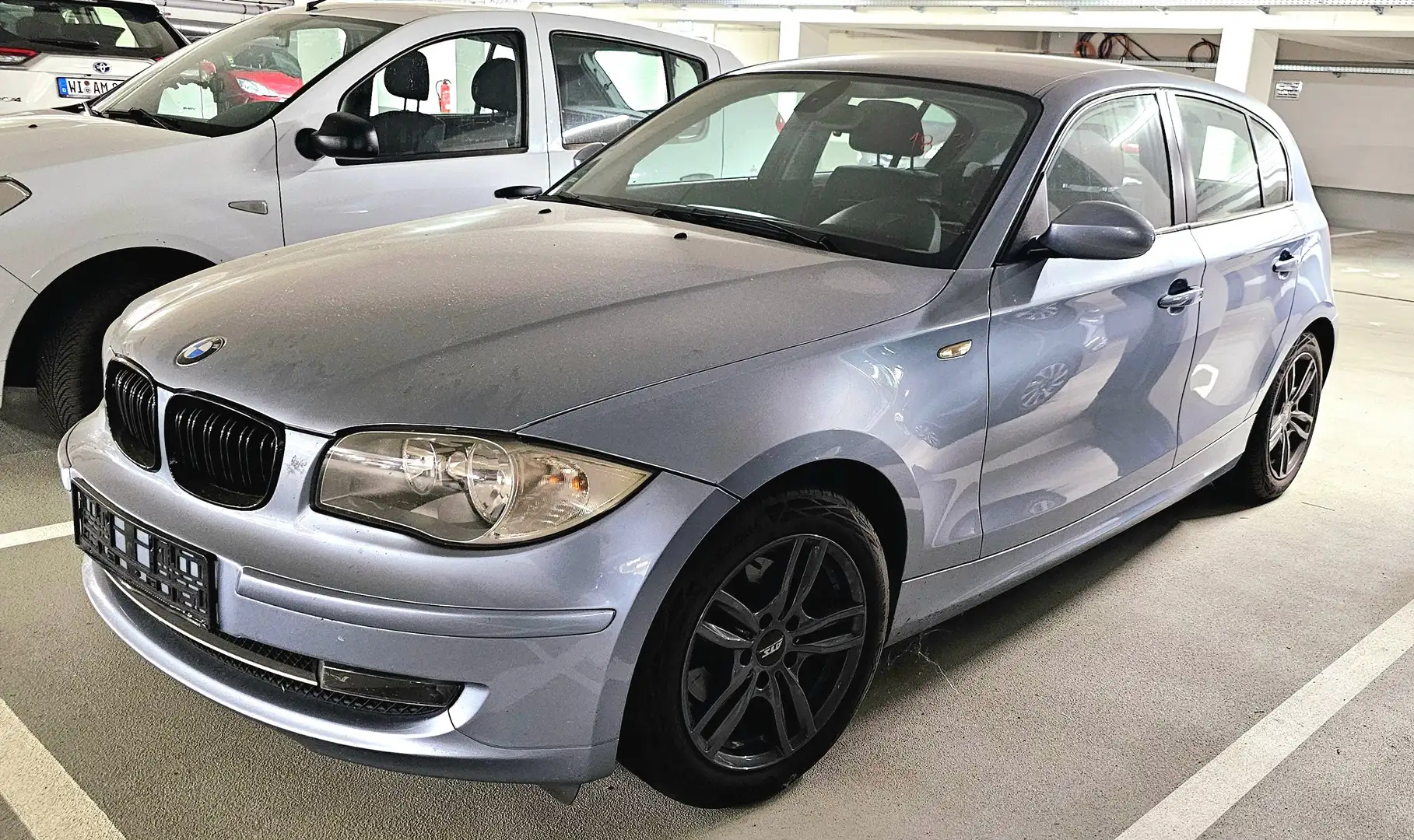 BMW 118 BMW 1er 118i Tempomat, Klimaanlage, Parksensoren Silver - 1