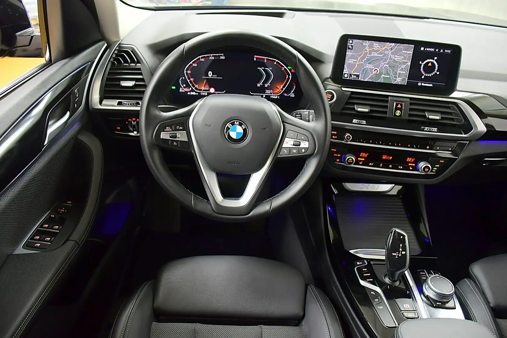 BMW X3 xDrive 20d 48V Aut. Schwarz - 2